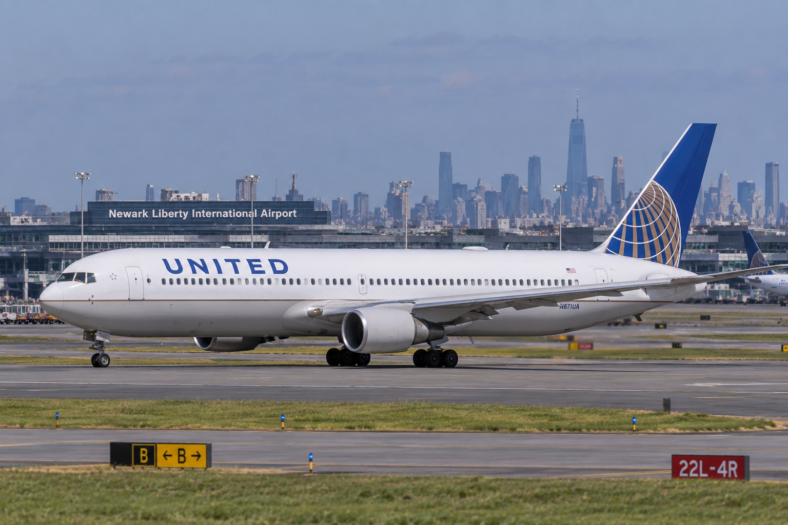 United Boeing 767-300 kehrt nach Systemausfällen nach Newark zurück