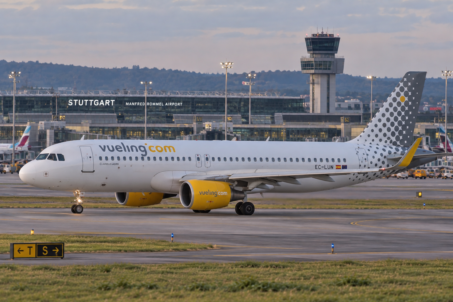 Vueling-Airbus A320 landet in Stuttgart nach Ölverlust