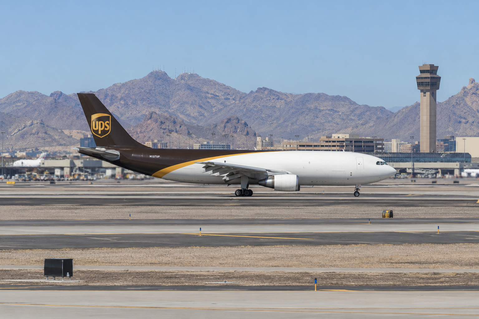 UPS Airbus A300-600 bricht Start in Phoenix ab